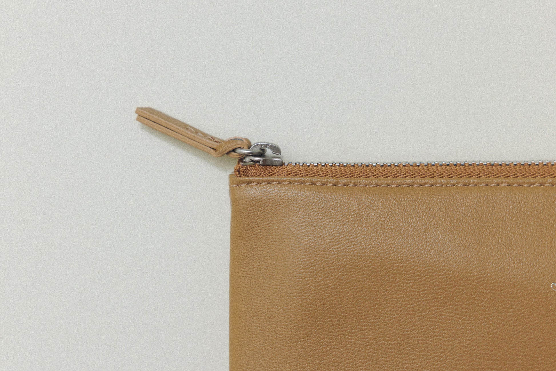 POCHETTE LISSE CAMEL