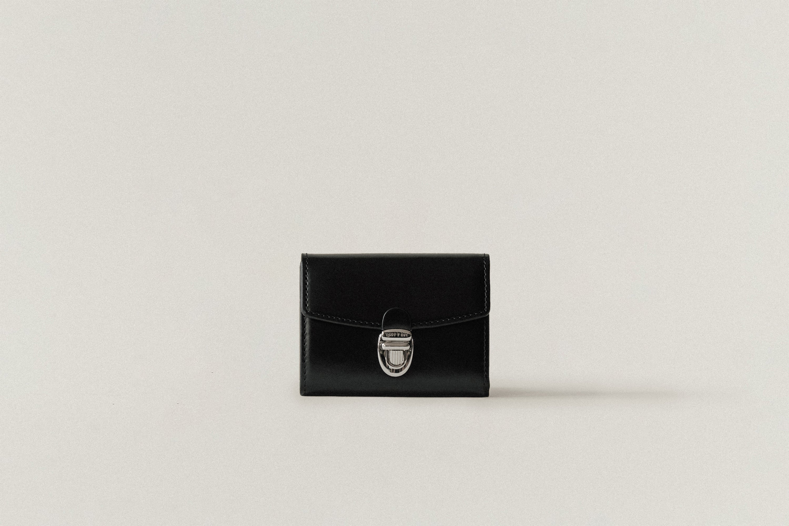 ★TOUT Y EST★ RIVET WALLET BLACK FNSCW01BKF PORTE CARTES LOQUET BLACK – TOUT Y EST EN
