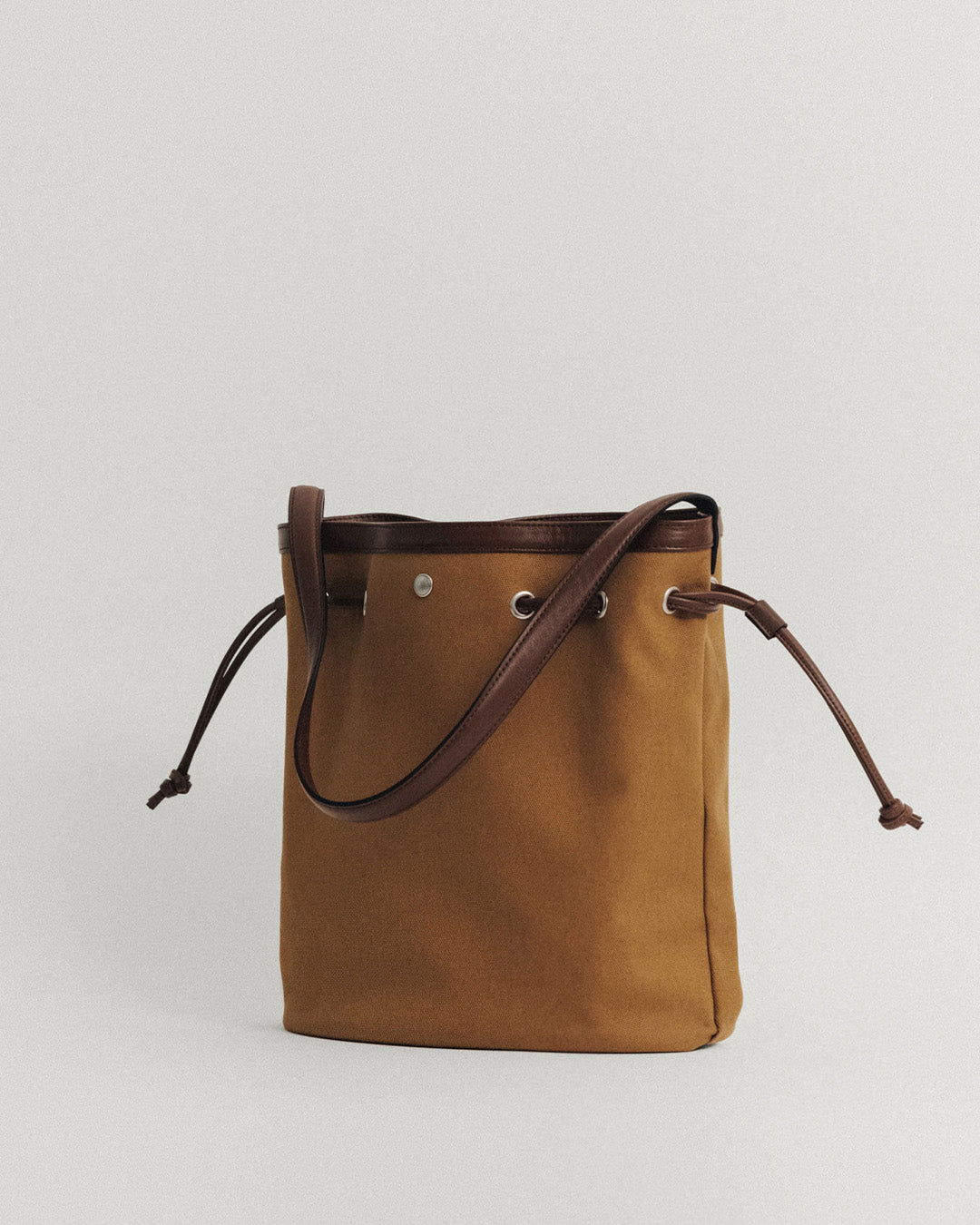 SAC COQUILLE BUCKET TAN – TOUT Y EST EN