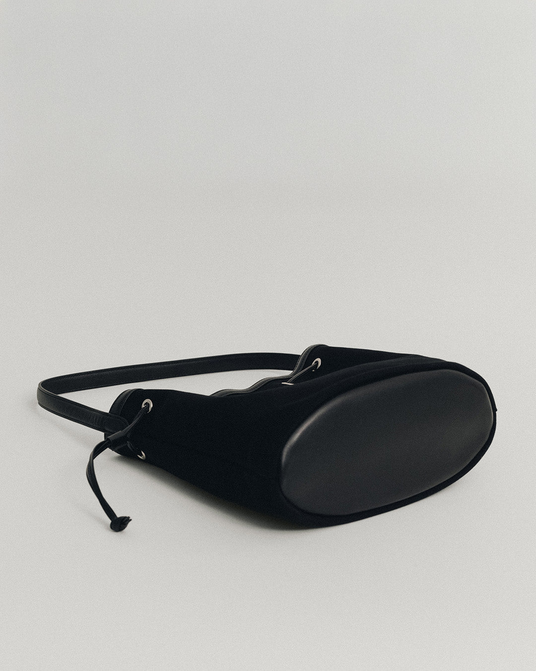 SAC COQUILLE BUCKET BLACK – TOUT Y EST EN