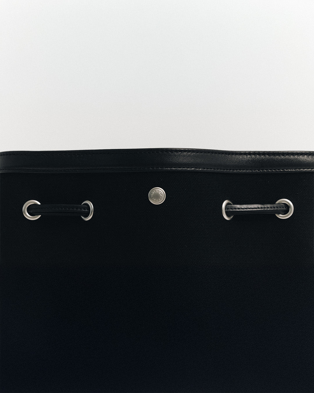 SAC COQUILLE BUCKET BLACK – TOUT Y EST EN