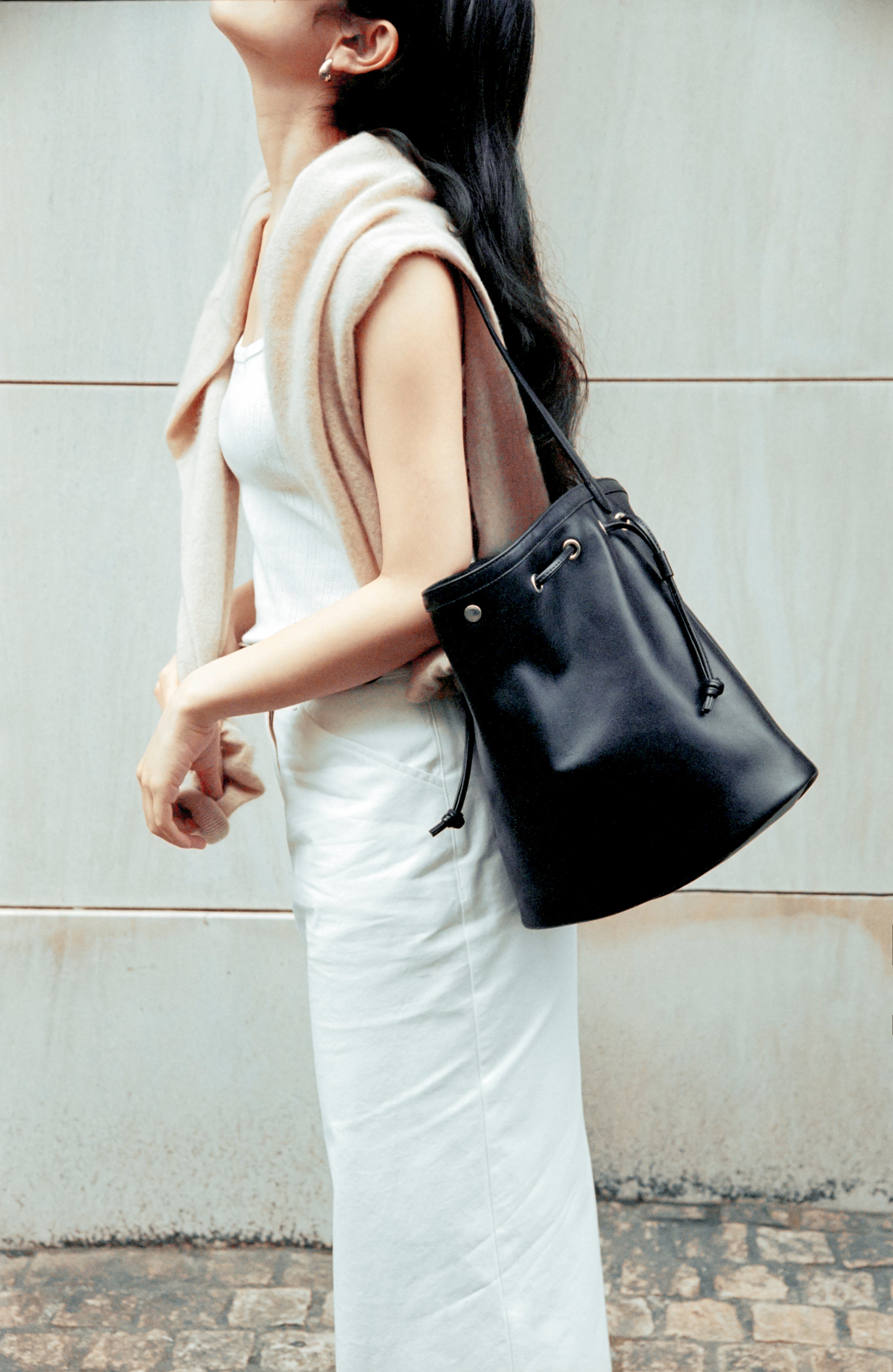 SAC COQUILLE BUCKET SOFT BLACK – TOUT Y EST EN