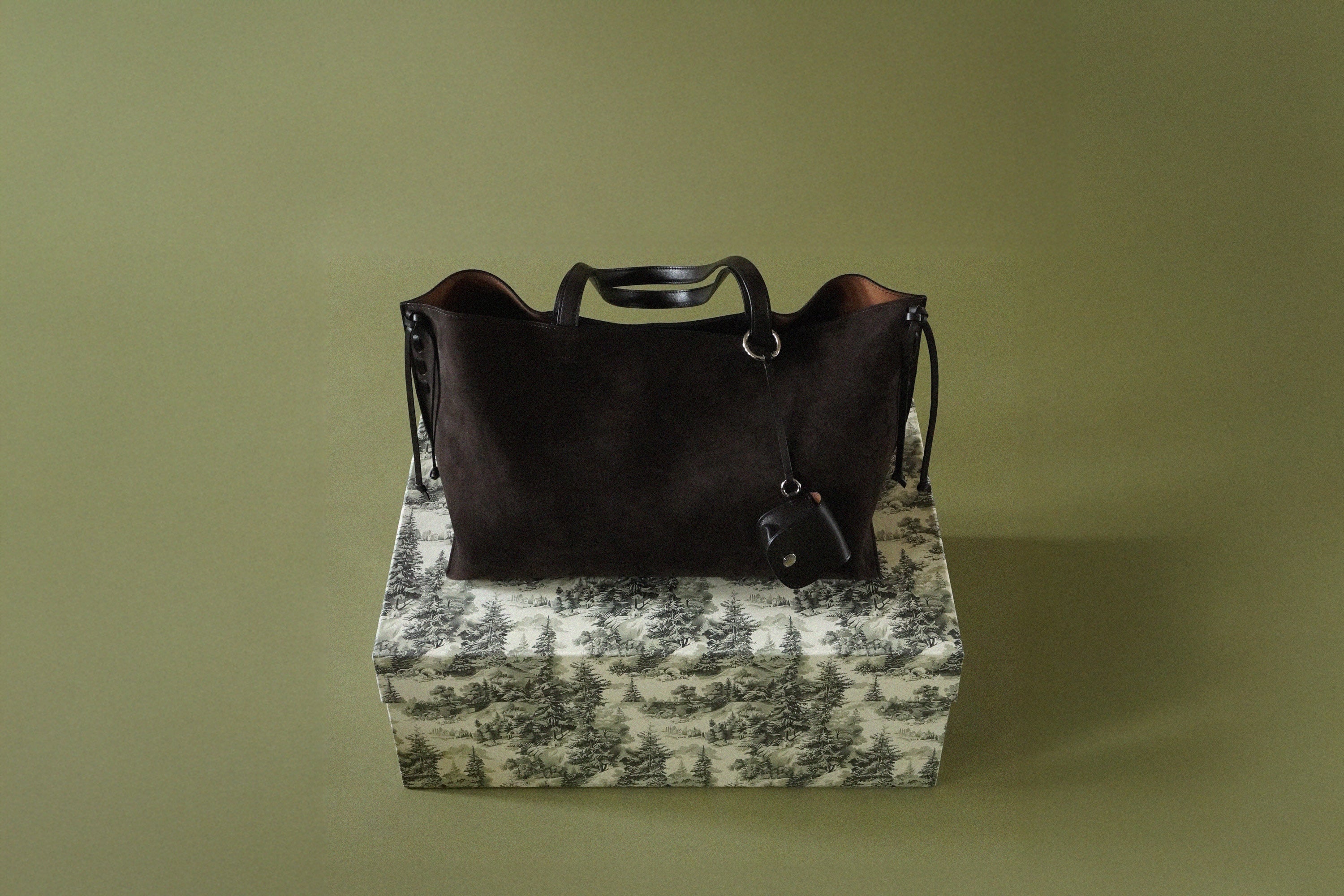 靴 TOUT Y EST / FLAT SABINE SUEDE / BROWN TOUT Y EST / FLAT SABINE SUEDE / BROWNの通販はau PAY マーケット