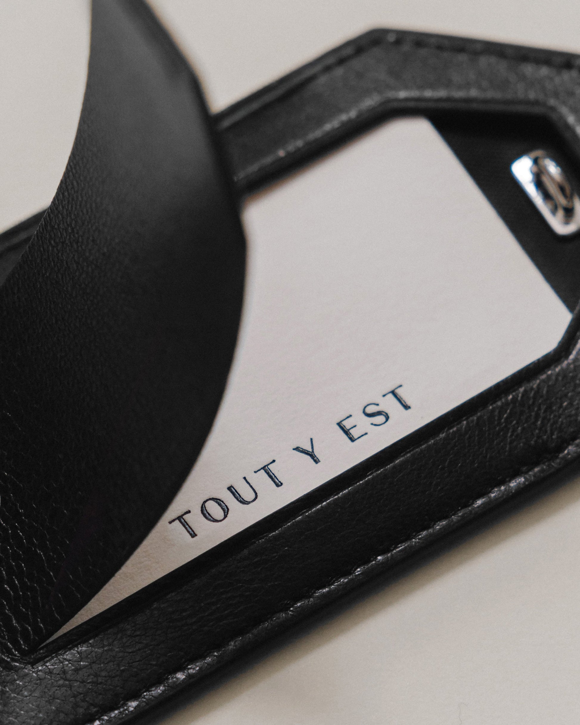 VOYAGE ÉTIQUETTE BLACK