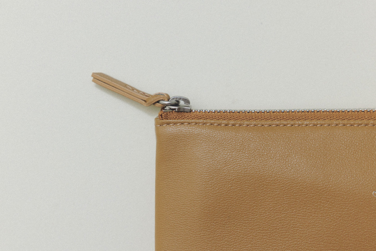 POCHETTE LISSE CAMEL