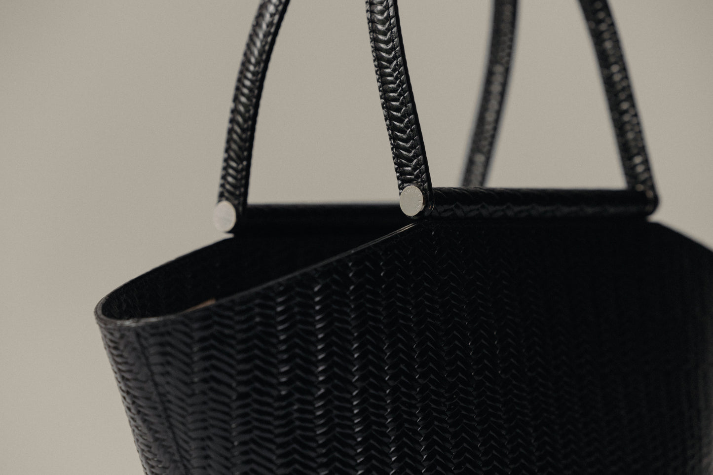 SAC ÉTIRÉ SMALL WEAVE BLACK