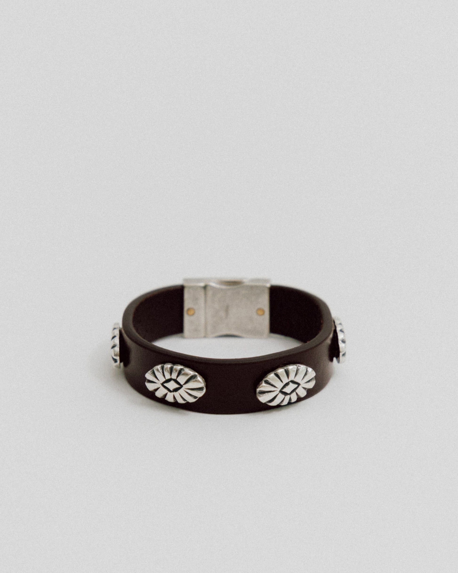 BRACELET CLOUTÉE BROWN