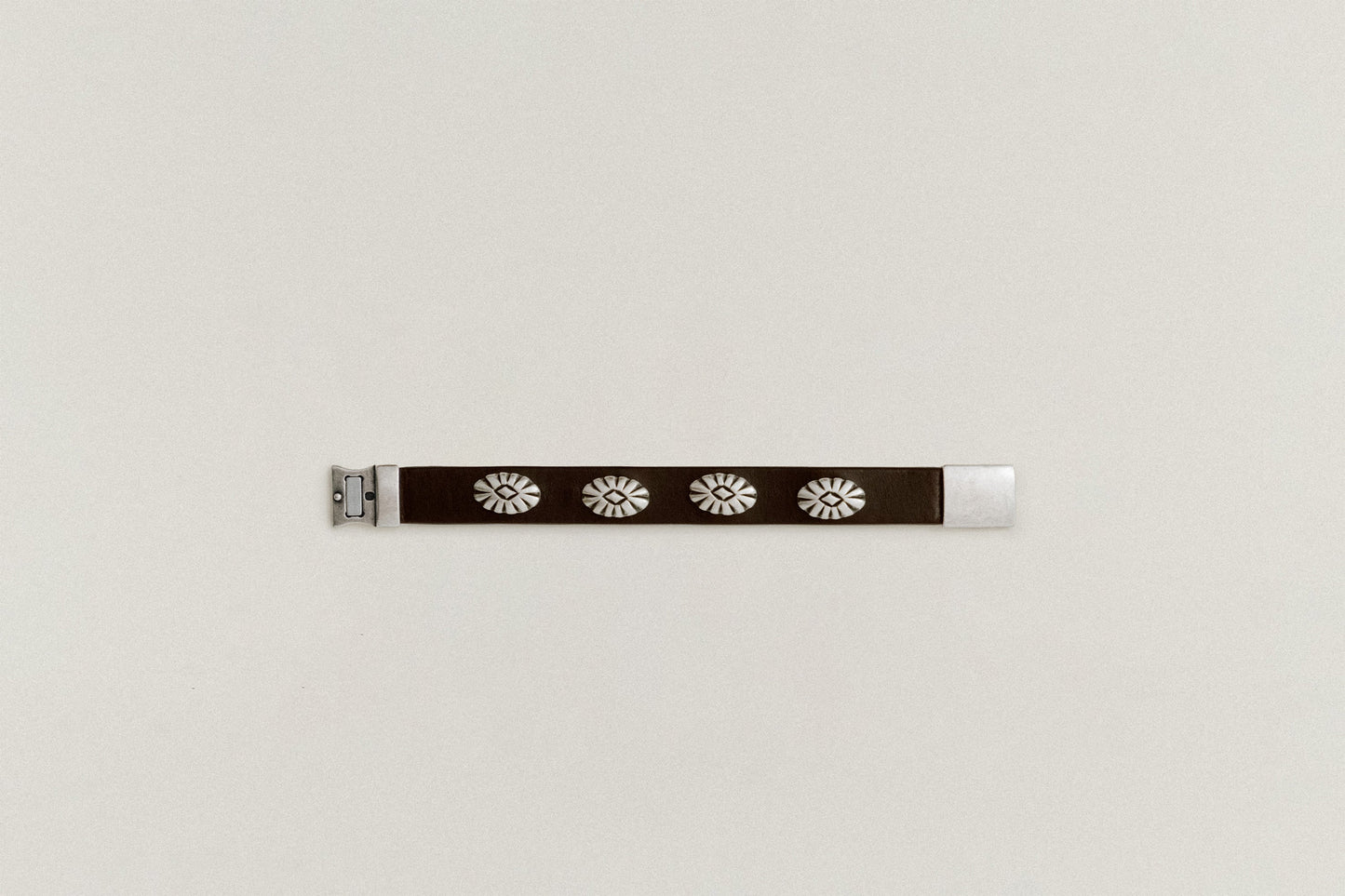 BRACELET CLOUTÉE BROWN