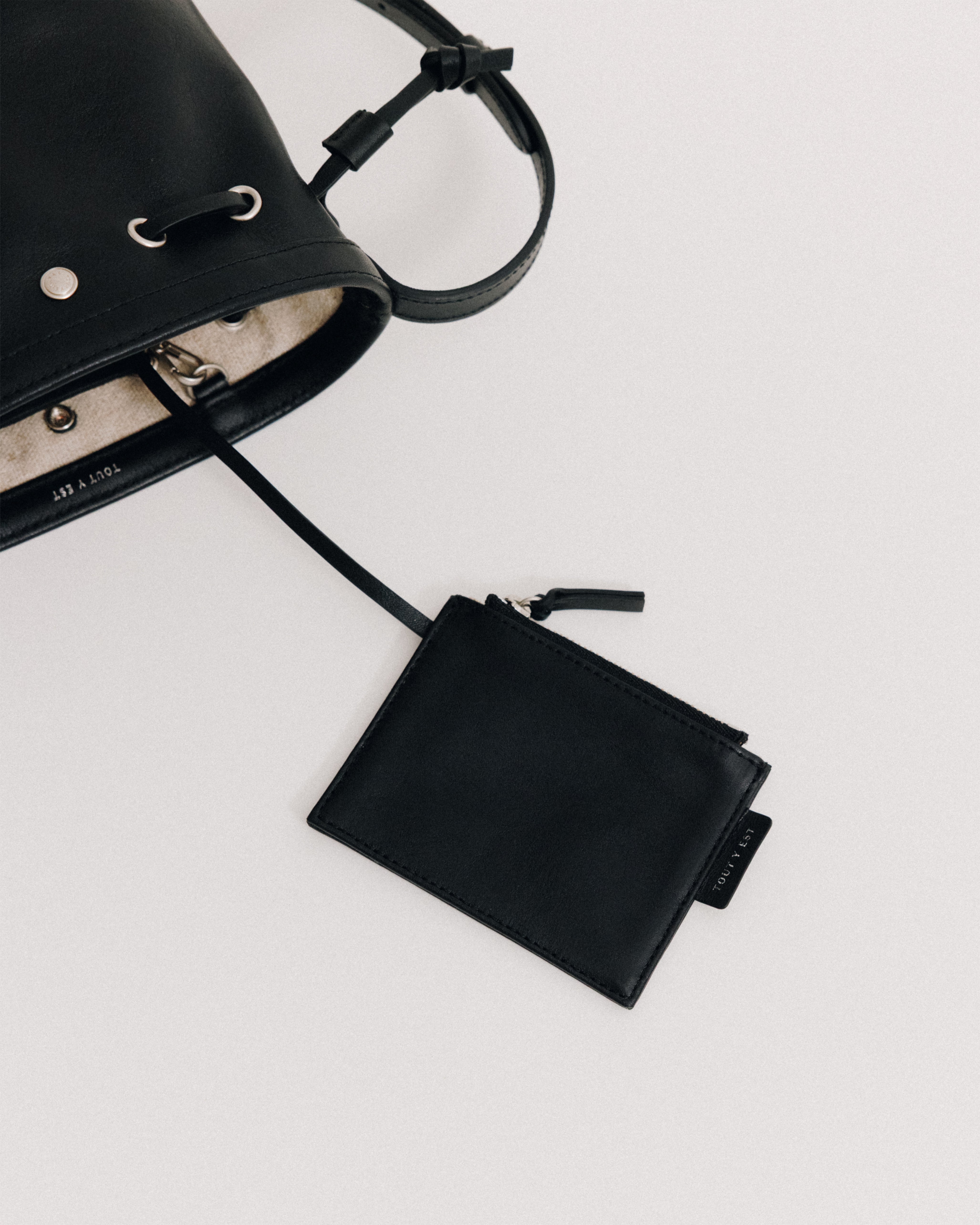 SAC COQUILLE BUCKET MINI SOFT BLACK – TOUT Y EST EN