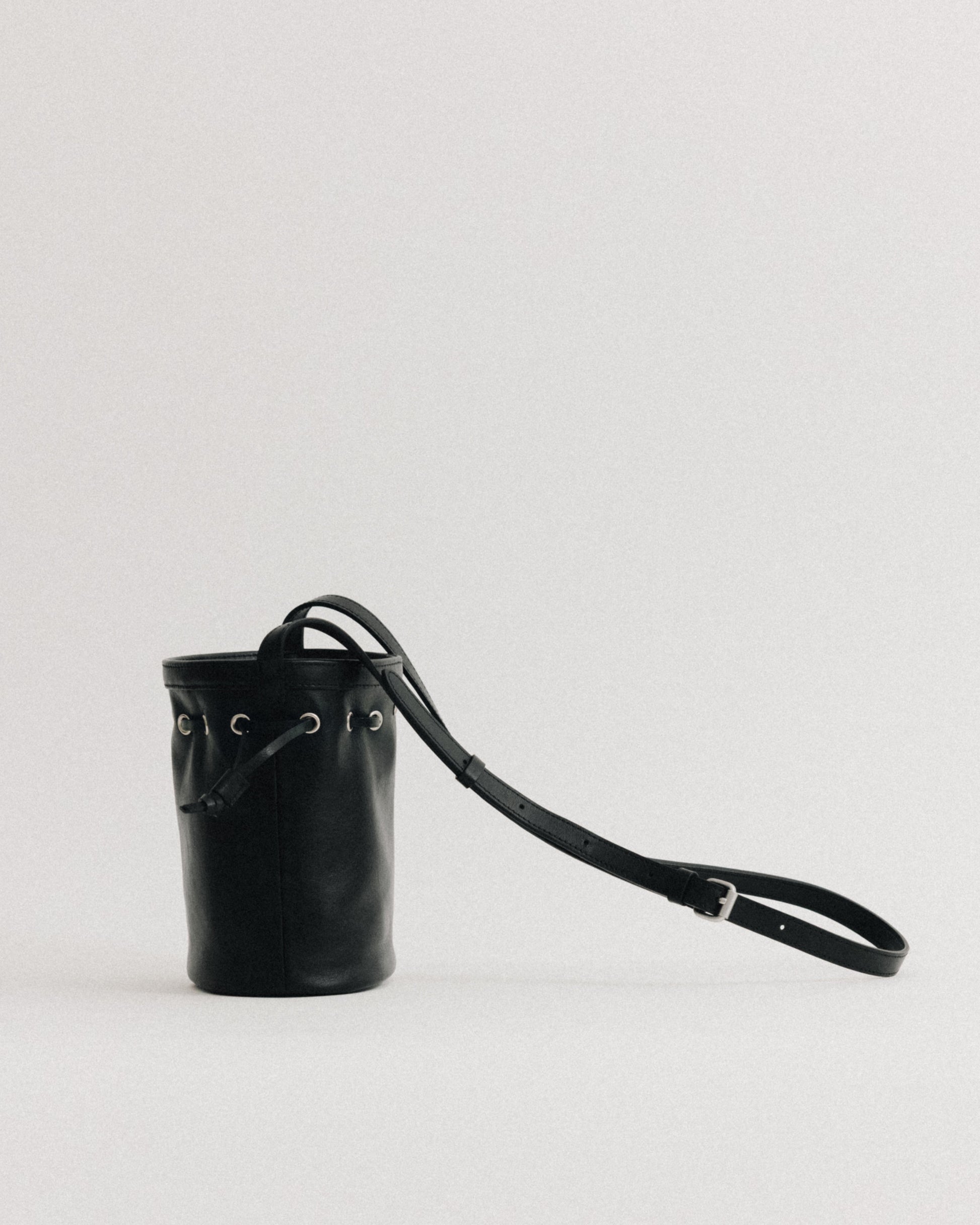 SAC COQUILLE BUCKET MINI SOFT BLACK