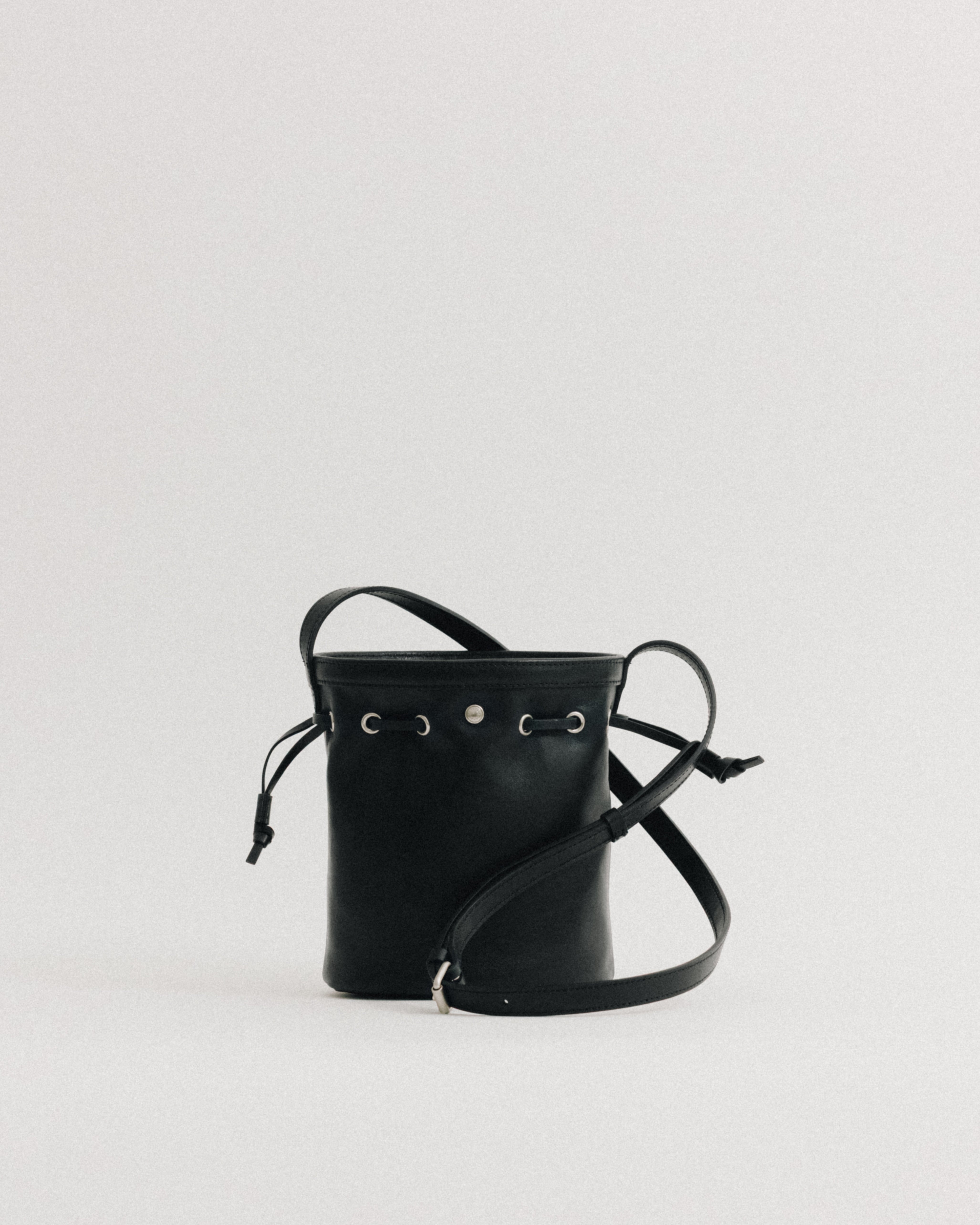 SAC COQUILLE BUCKET MINI SOFT BLACK – TOUT Y EST EN