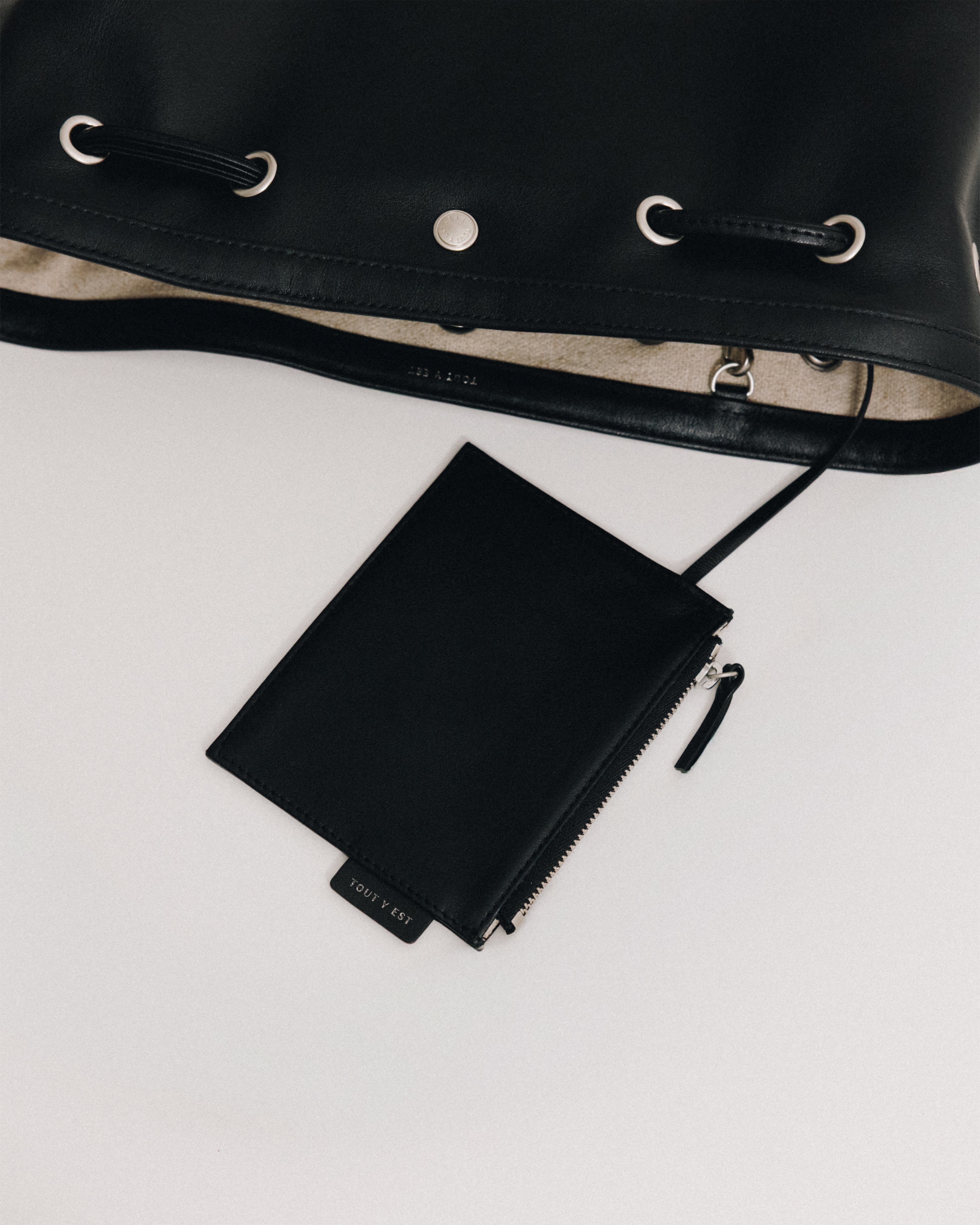 SAC COQUILLE BUCKET SOFT BLACK – TOUT Y EST EN