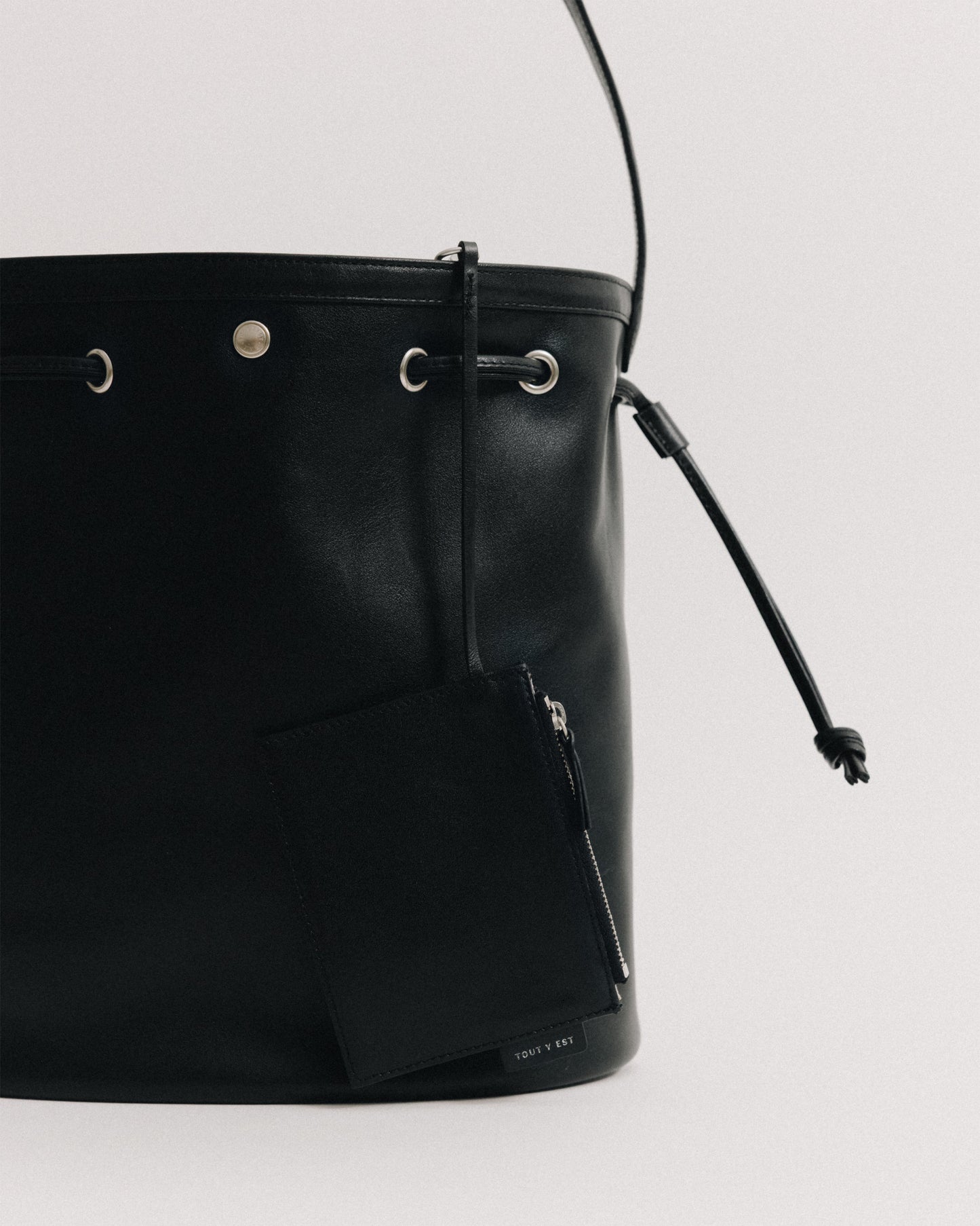 SAC COQUILLE BUCKET SOFT BLACK