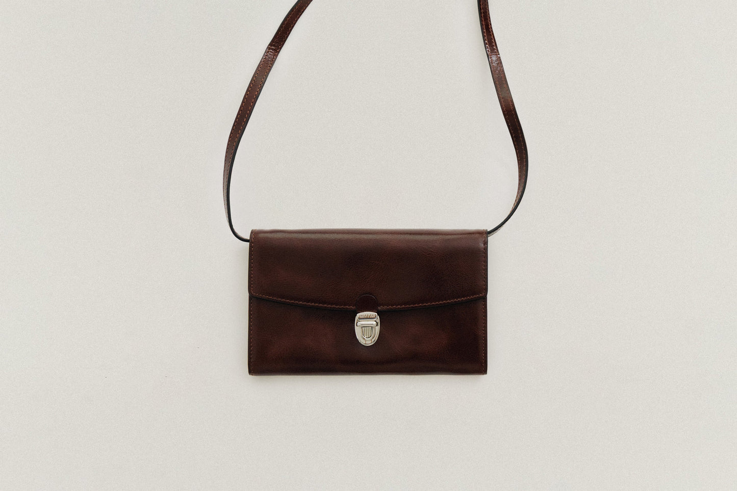 PORTE CARTES LOQUET ÉPAULE BROWN