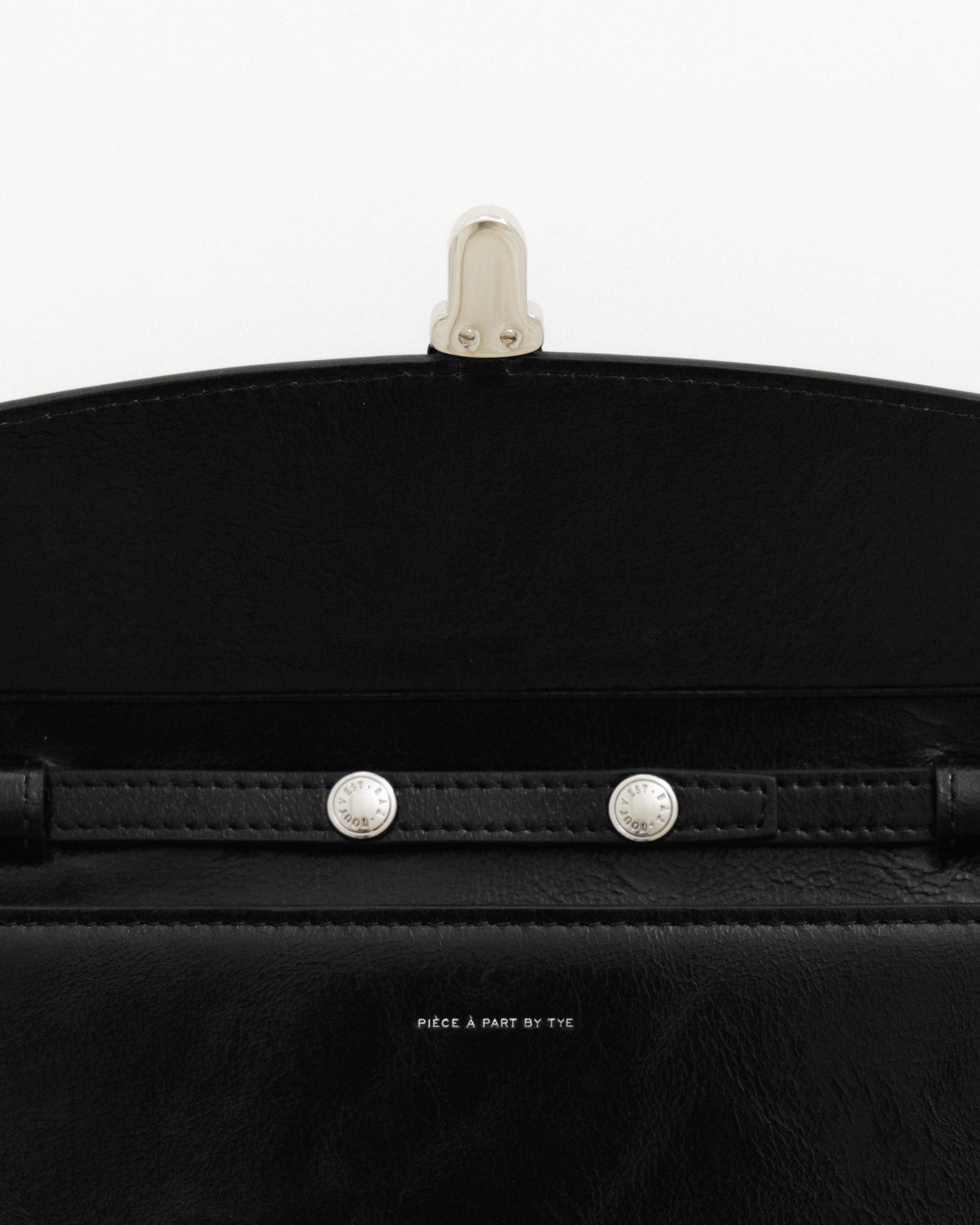 PORTE CARTES LOQUET ÉPAULE BLACK