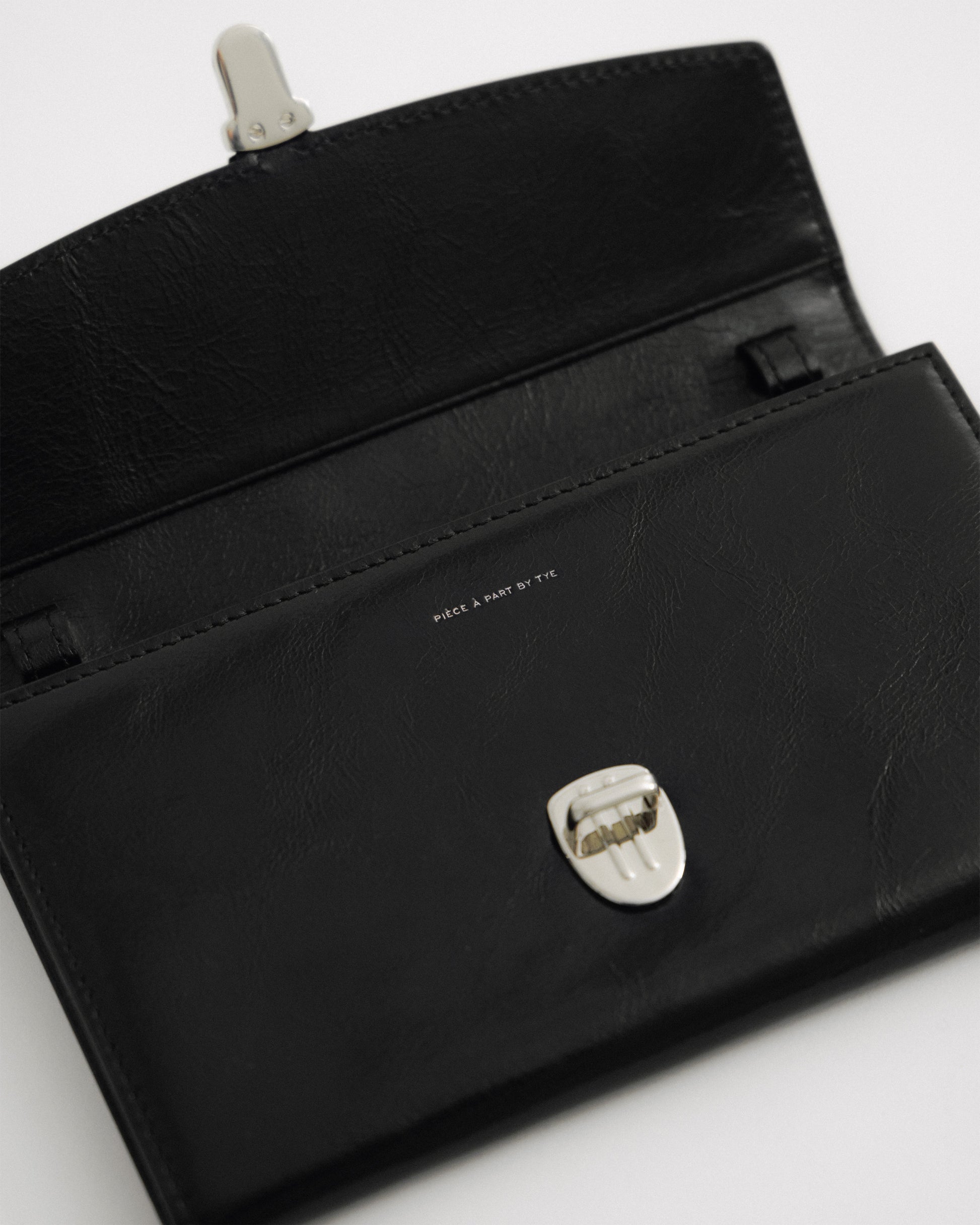 PORTE CARTES LOQUET ÉPAULE BLACK