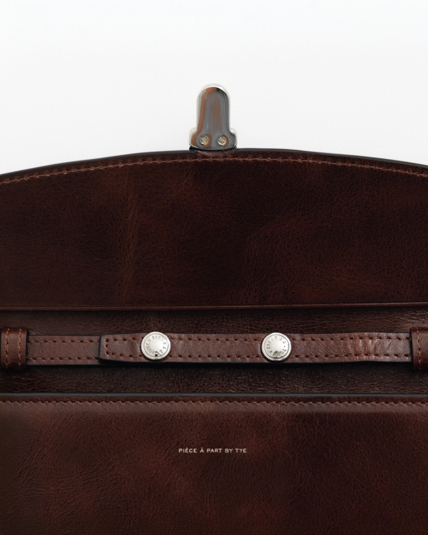 PORTE CARTES LOQUET ÉPAULE BROWN
