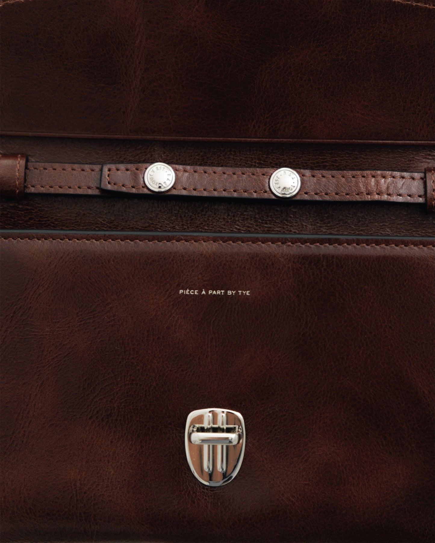 PORTE CARTES LOQUET ÉPAULE BROWN