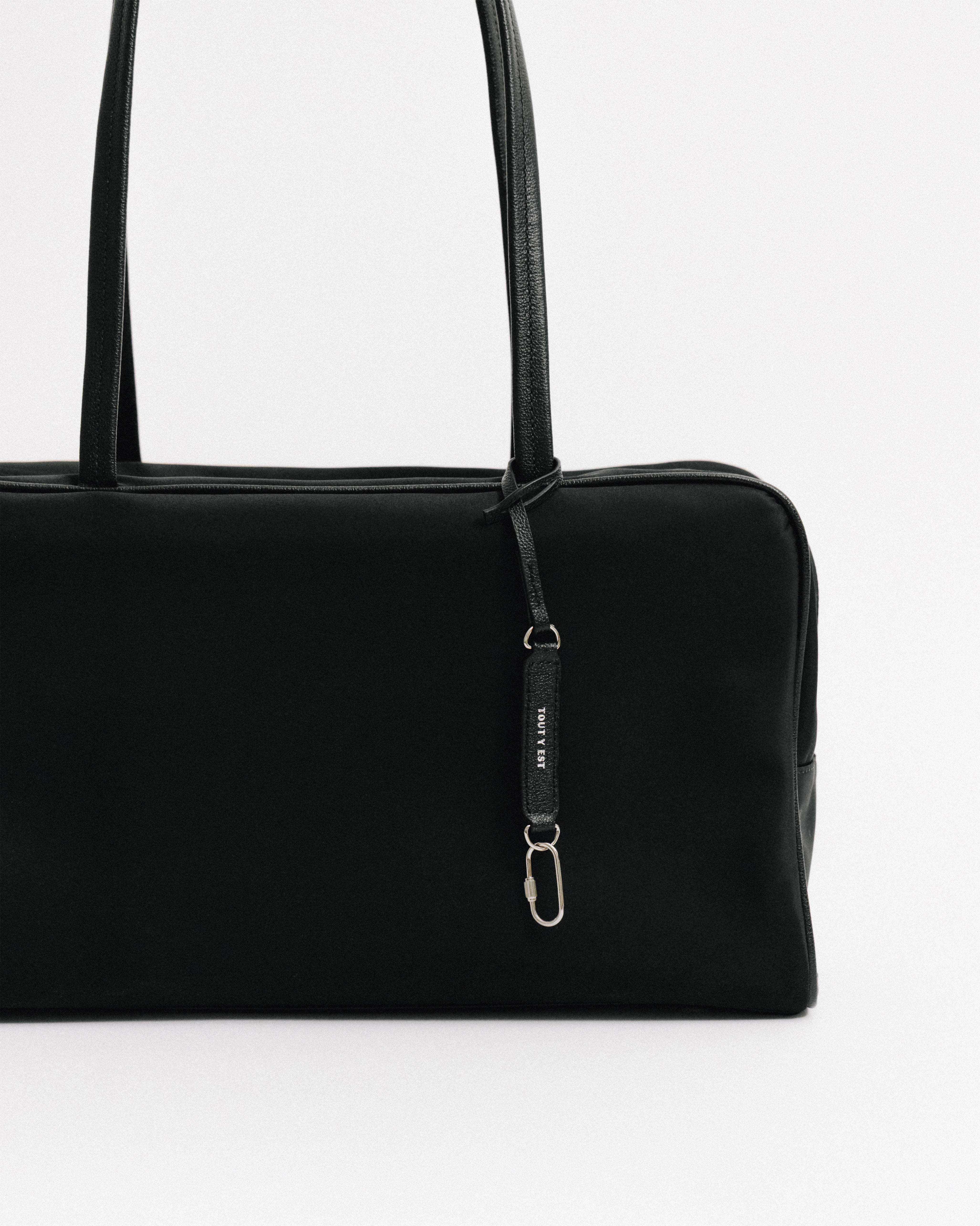 TOUT Y EST LOQUET BAGナイロンショルダーL SAC LOQUET NYLON BLACK – TOUT Y EST EN