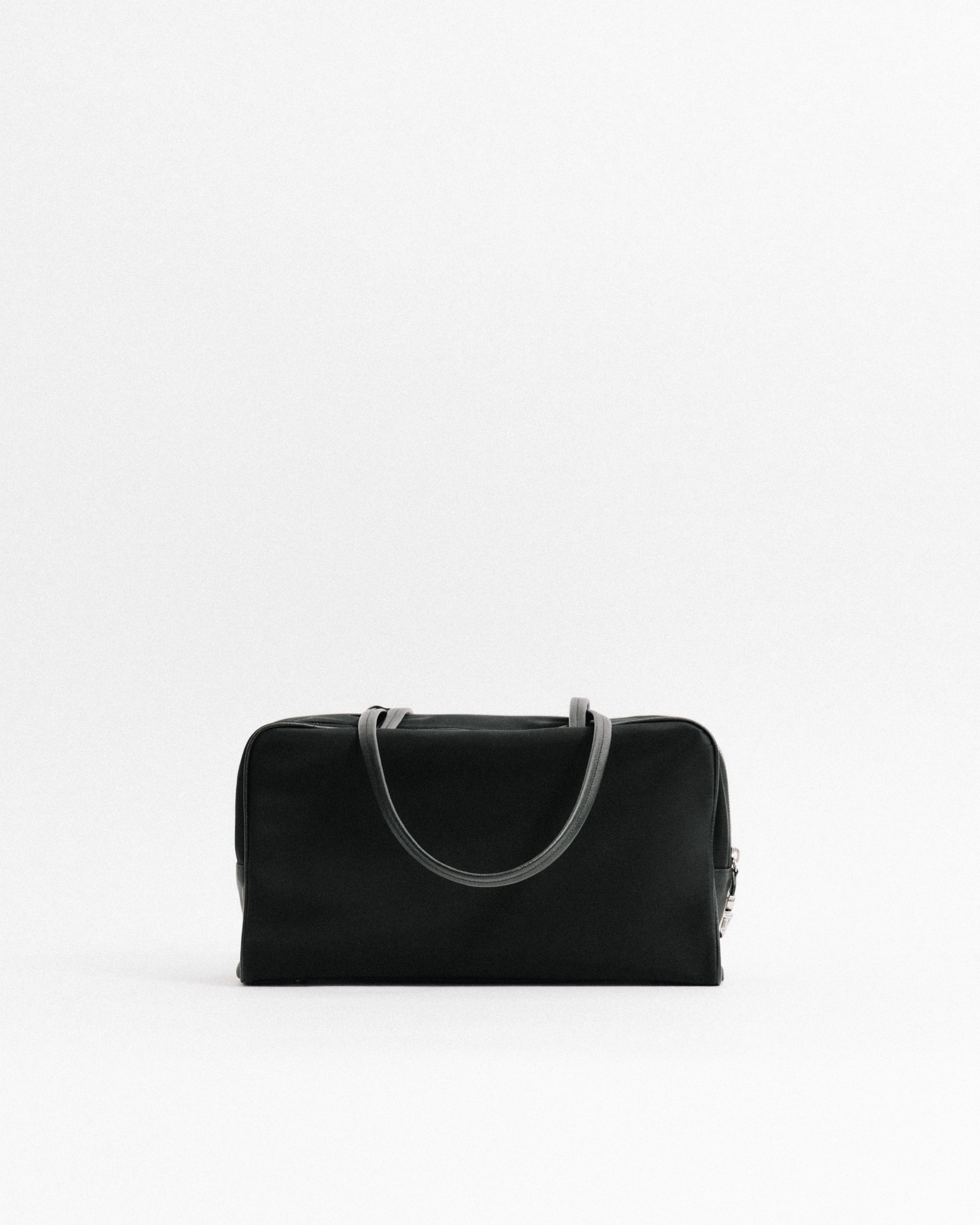 TOUT Y EST Sac Loquet Mini ハンドバッグ ブラック SAC LOQUET NYLON BLACK – TOUT Y EST EN