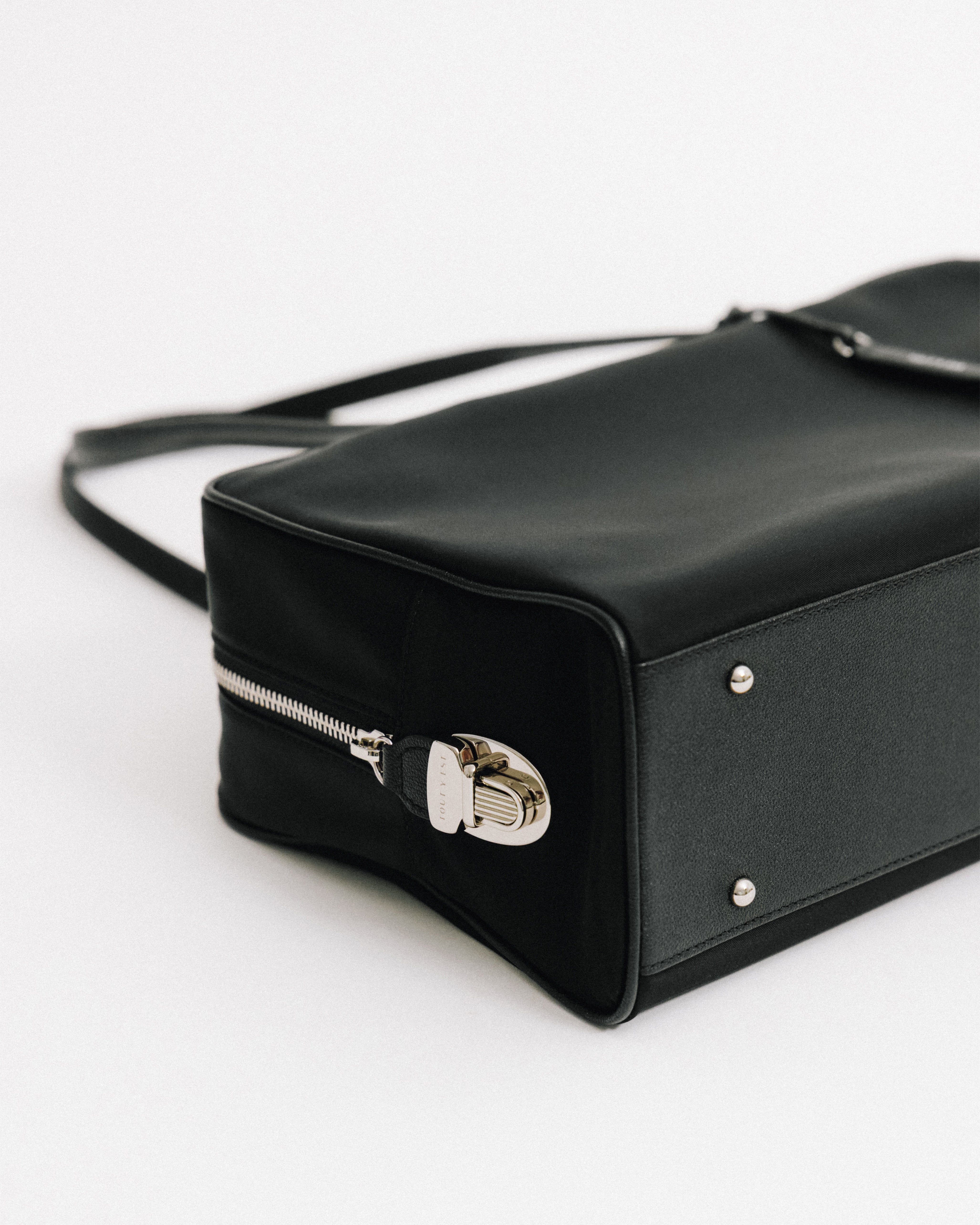 SAC LOQUET NYLON BLACK – TOUT Y EST EN