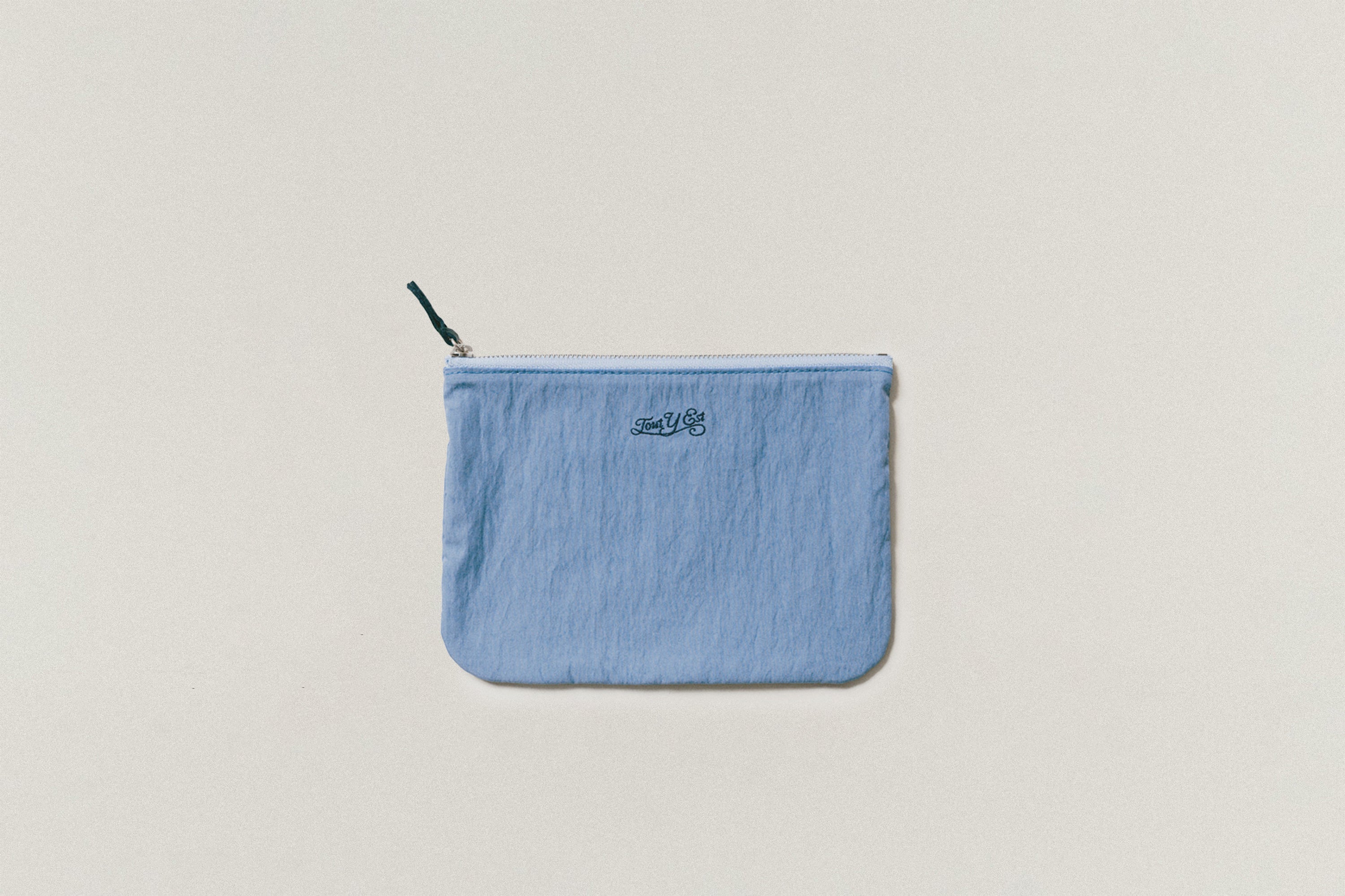 POUCH – TOUT Y EST EN