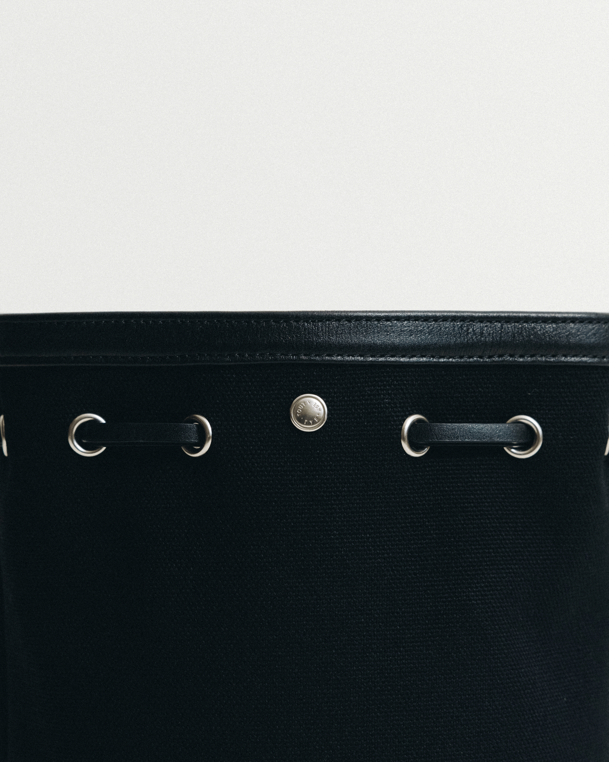 SAC COQUILLE BUCKET MINI BLACK