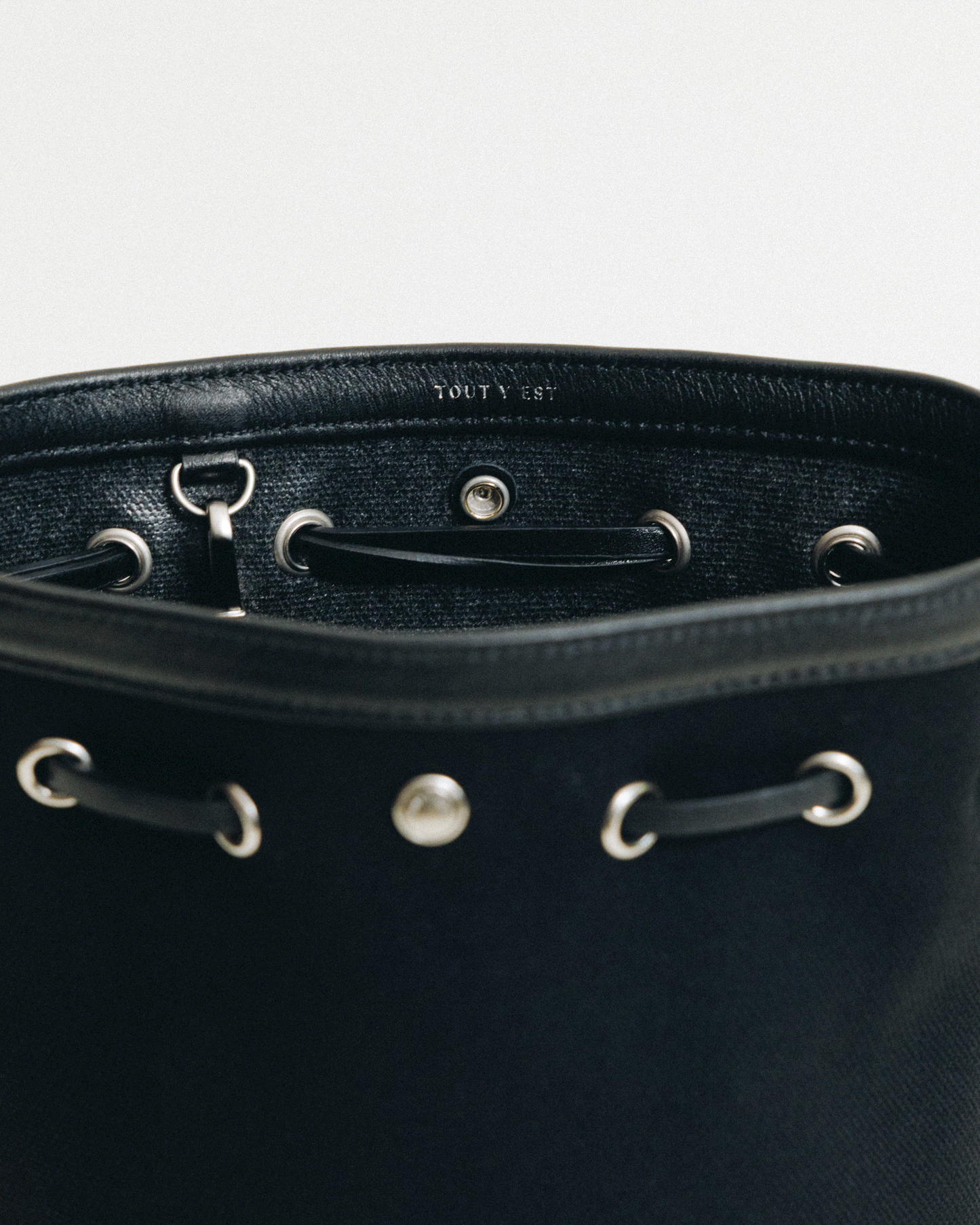 SAC COQUILLE BUCKET MINI BLACK