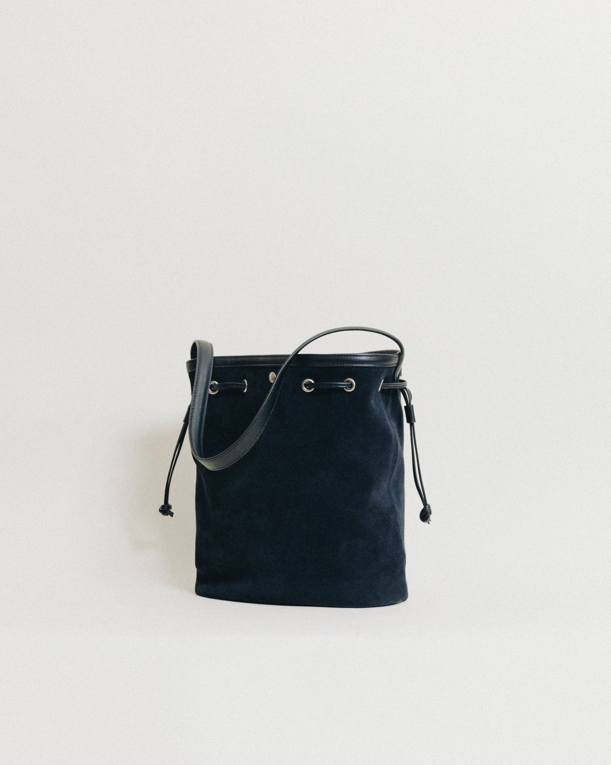 SAC COQUILLE BUCKET SUEDE NAVY
