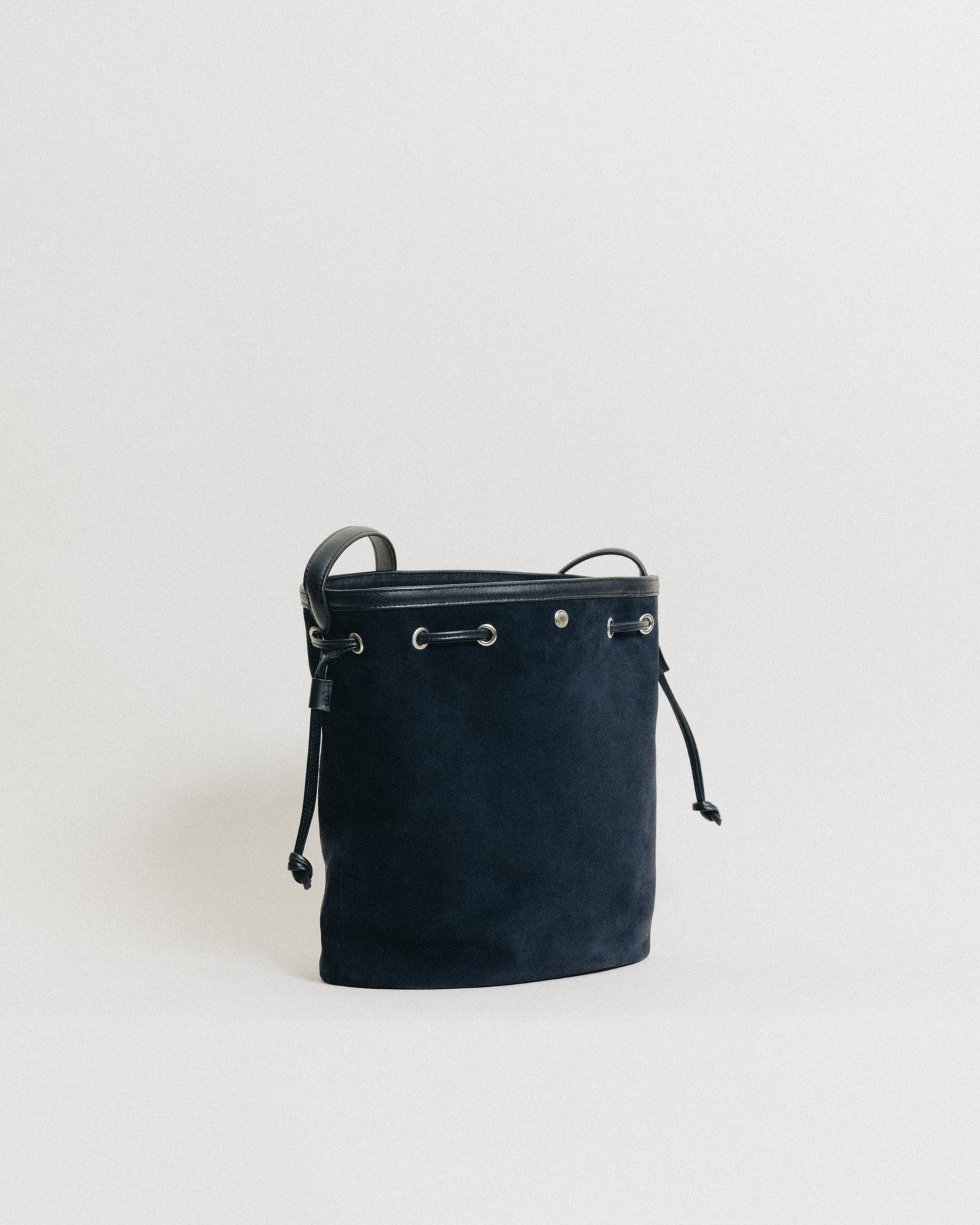 SAC COQUILLE BUCKET SUEDE NAVY