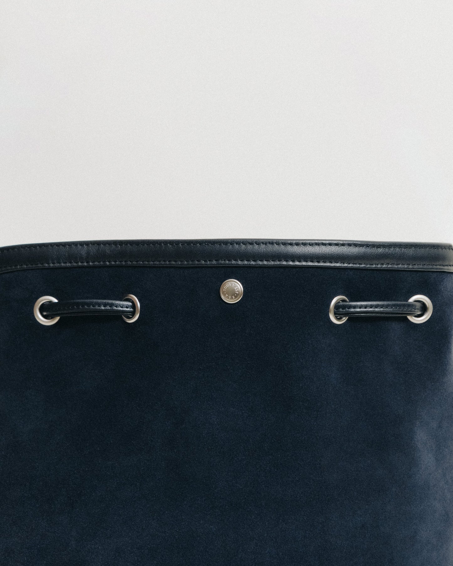 SAC COQUILLE BUCKET SUEDE NAVY