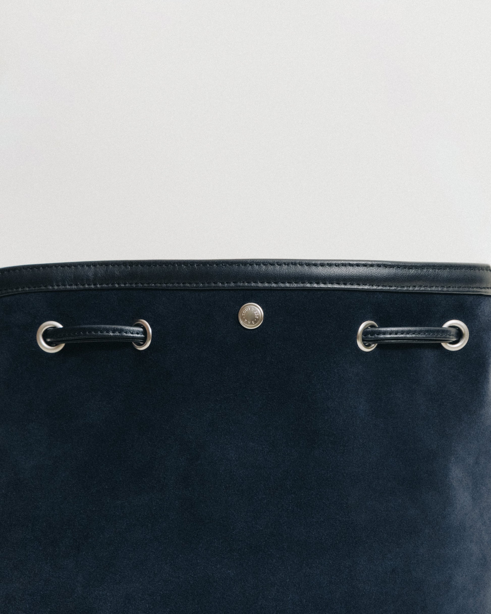 SAC COQUILLE BUCKET SUEDE NAVY