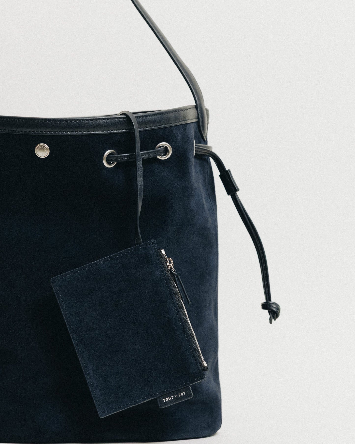 SAC COQUILLE BUCKET SUEDE NAVY