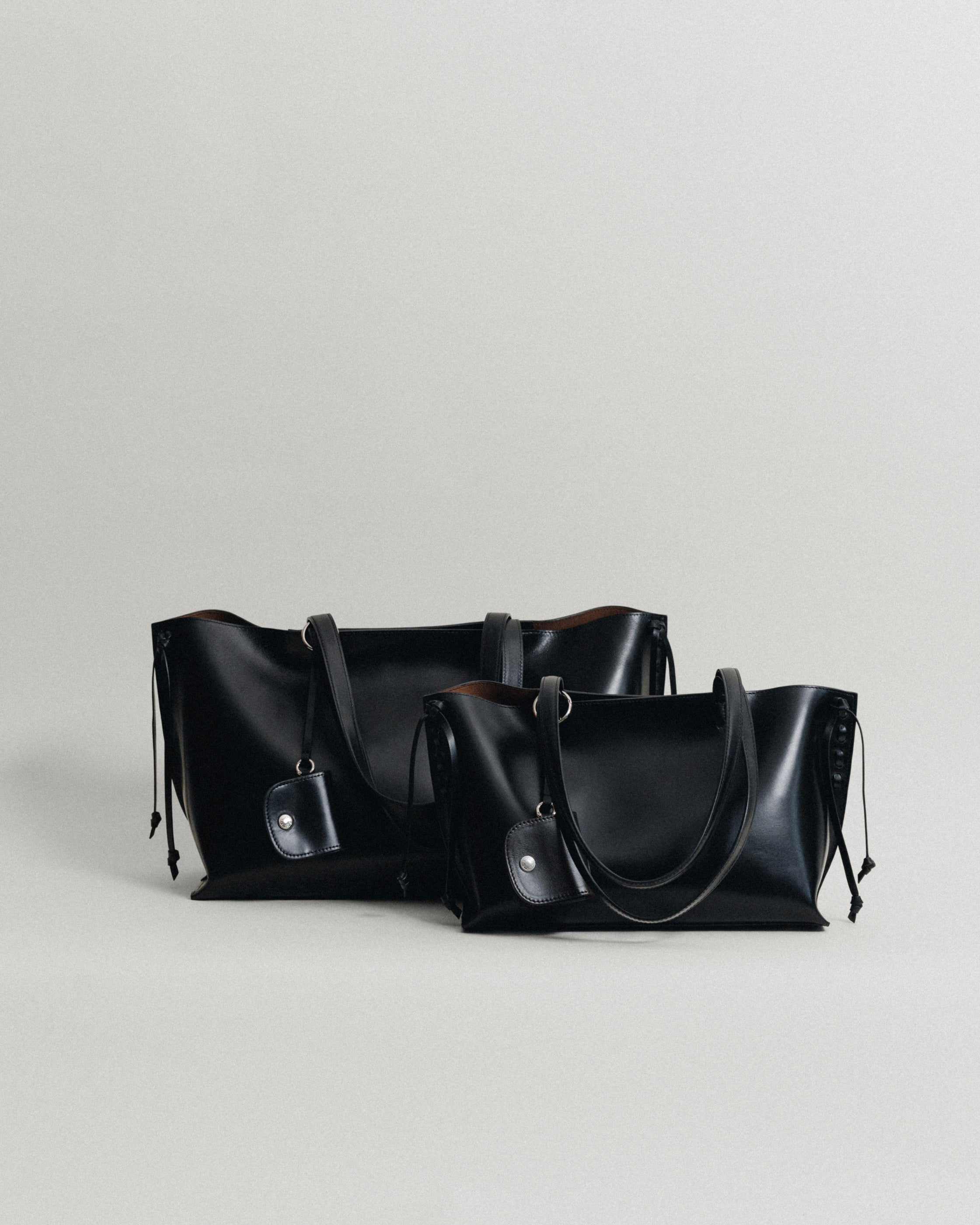 TOUT Y EST ブラックハンドバッグ SAC TRESSÉ BLACK – TOUT Y EST EN